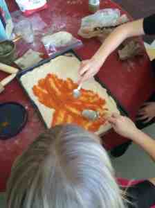 pizzza sauce spreading